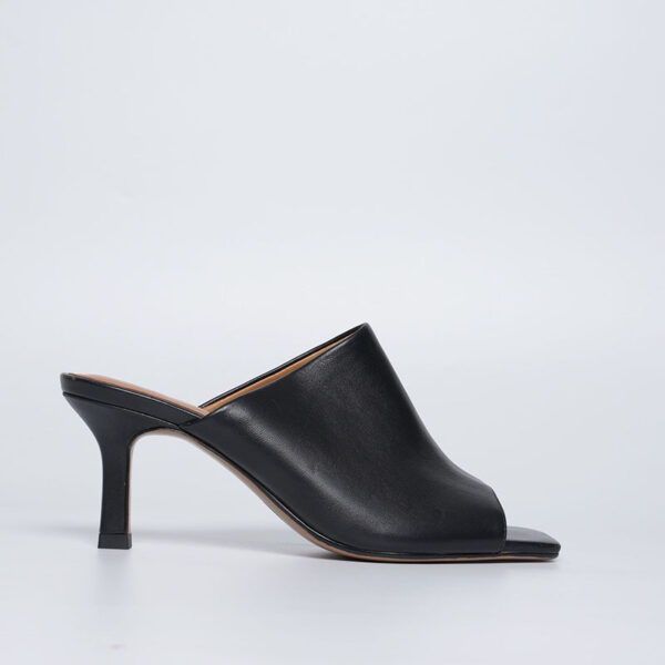 Elegant Leather Mule Heels - High-End Fashion Footwear.jpg Luxury Leather High Heel Mules for Women - Custom Designer Shoes