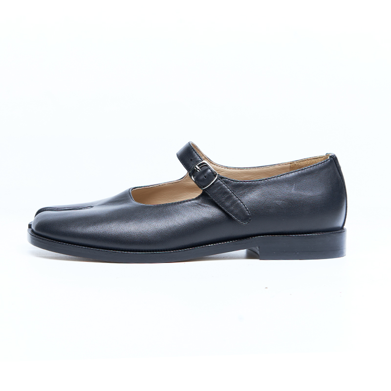 Classic women’s Mary Jane heel with clean leather construction and stable sole design for long-term OEM ODM production