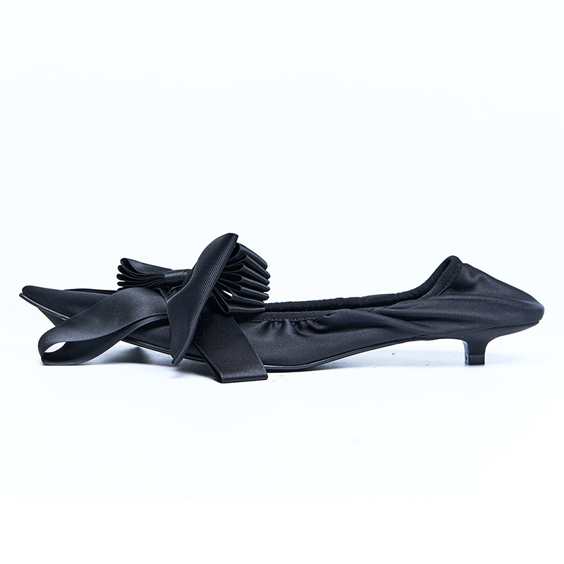 Elegant women’s flat heel shoe featuring oversized bow detail and soft leather upper for refined fashion collections